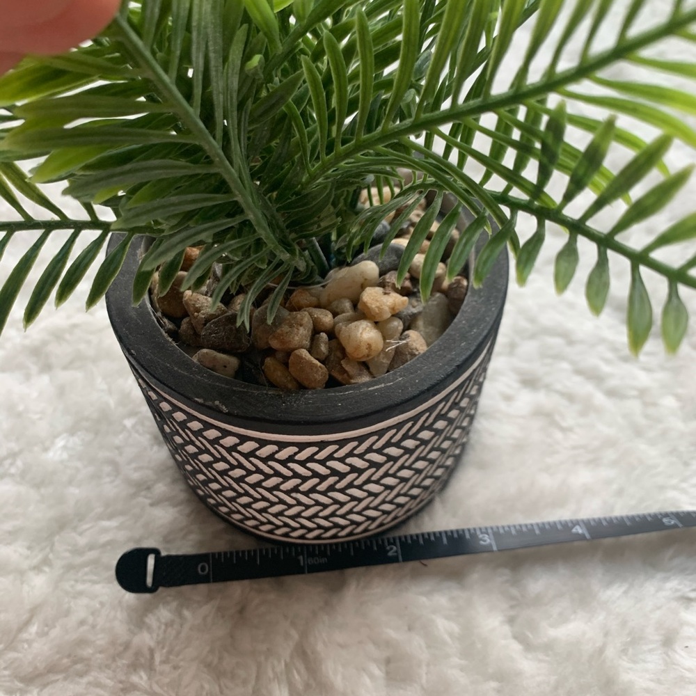 Mini faux fern palm tree plant with tribal vase - Picture 5 of 7
